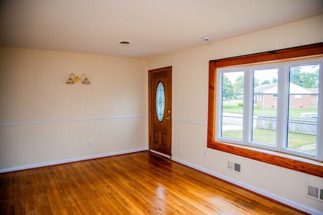 Photo - 706 Erich Rd