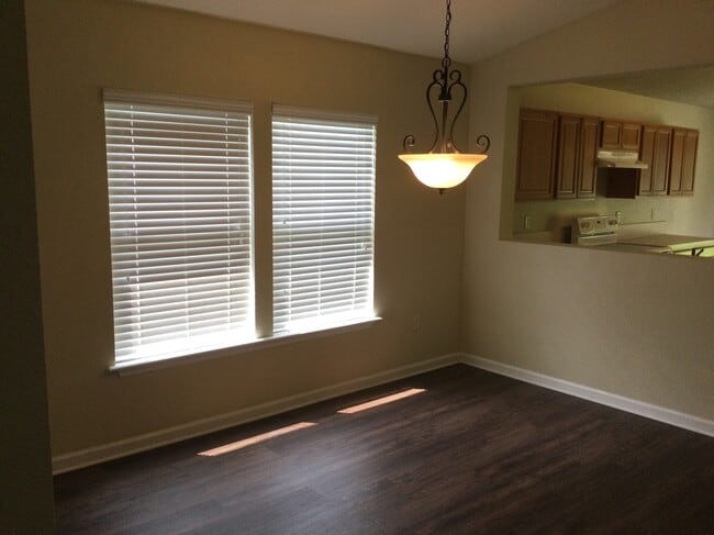 Photo - 422 Bostwick Cir