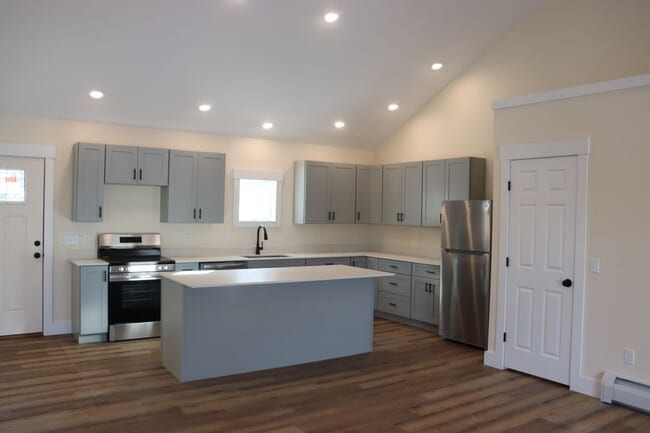 Building Photo - 1785 Kellogg Rd