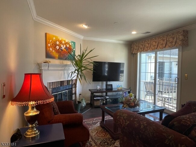 Photo - 28 Commonwealth Dr