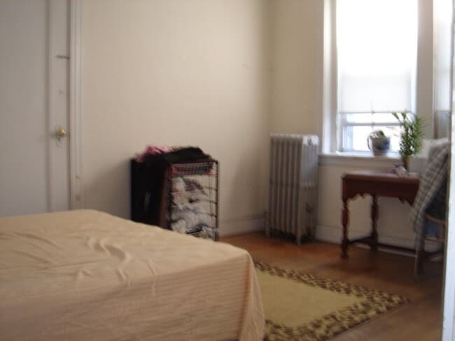 Photo - June Split 2 bed Heat Hw Inc NO FEE Students ok  Laundry, Huge sunny bedrooms