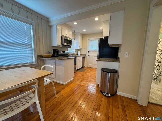 Photo - 42 Parkway S