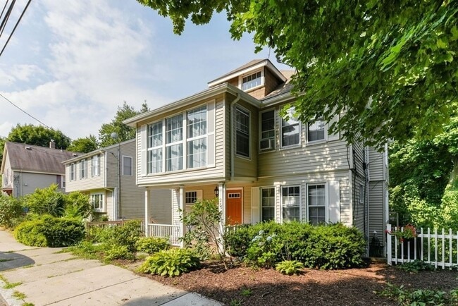 Building Photo - Boston Rental! A GREAT LOCATION to live in...