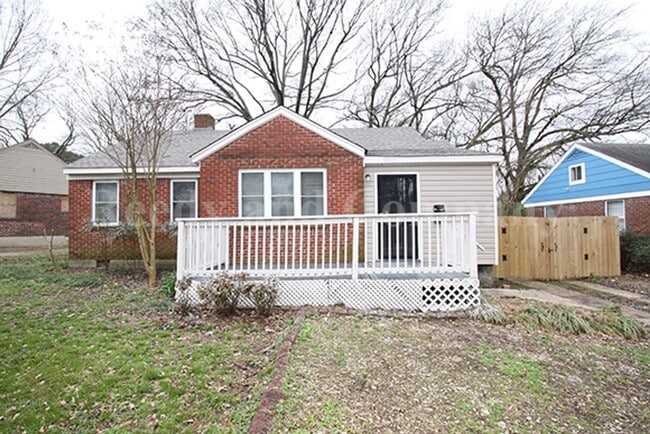 Building Photo - 1023 Waring Rd