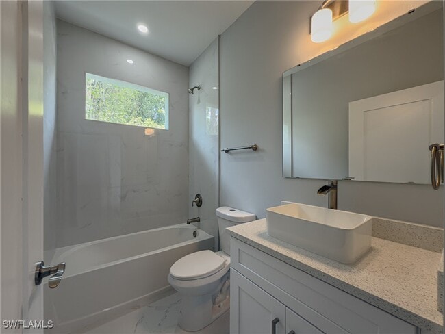 Building Photo - 417 Paddock St Rental