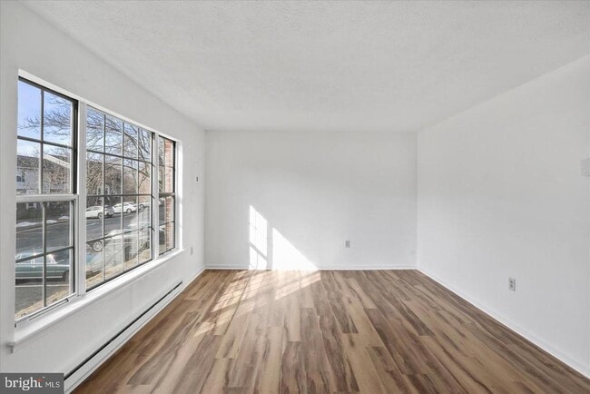 Photo - 102 Waterford Ln