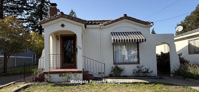 Building Photo - Darling Mediterranean-style 2/1 cottage in West Petaluma - 626 E Street
