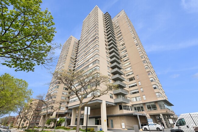 Building Photo - 6301 N Sheridan Rd Unit 6V Rental
