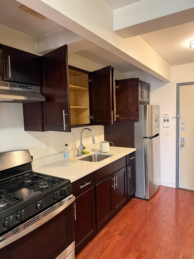 Photo - 2120 Daly Ave Unidad 4C