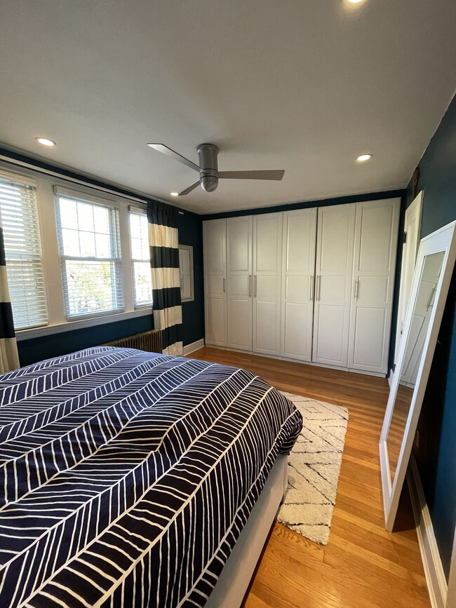 Photo - 1833 Burke St SE