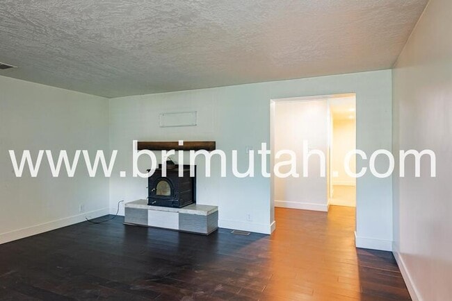 Photo - 1313 E 8425 S