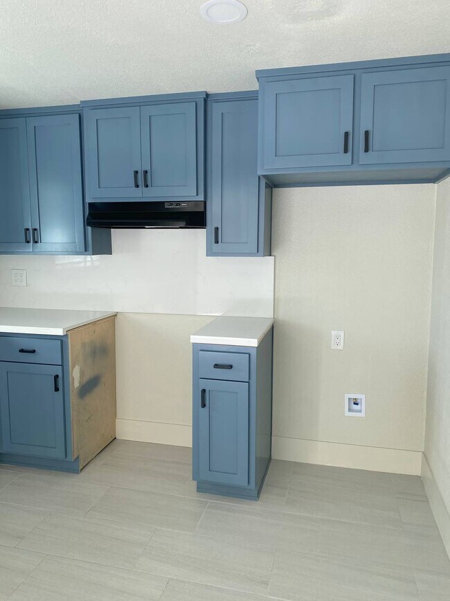 Photo - 715 E River Ave