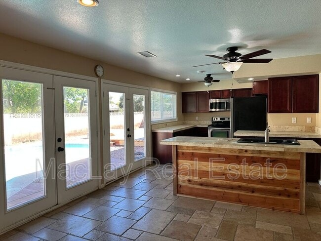 Photo - 1114 E Carter Dr