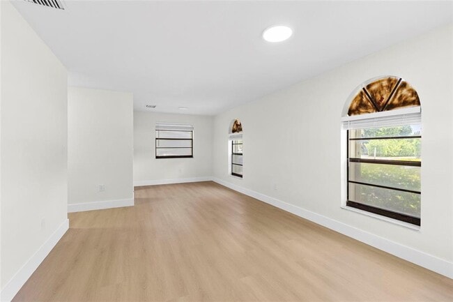 Building Photo - 5629 Taft St Unit 5629 Rental
