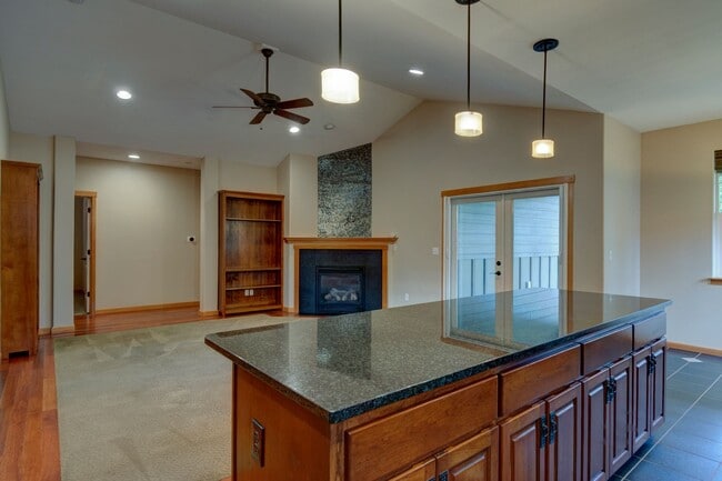 Photo - 3 Bedroom 2 Bath home in Fairway Point - Golf Course View