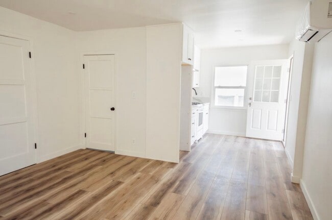 Building Photo - 439 S Evergreen Ave Unit 443 1-2