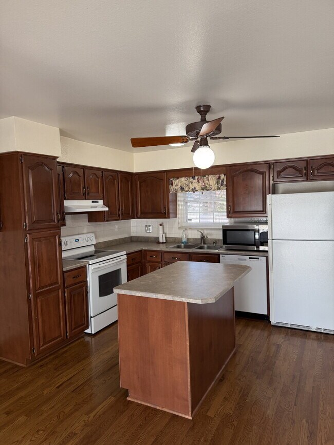 Photo - "Spacious 3-Bed, 3-Bath Townhouse in Heather Ridge South"