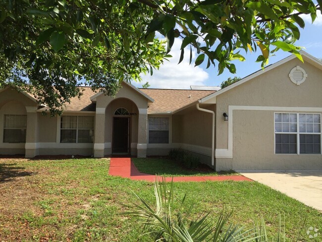 Building Photo - Four Bedroom Home Located in Deltona