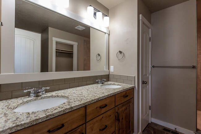 Photo - 2803 Tamarack St