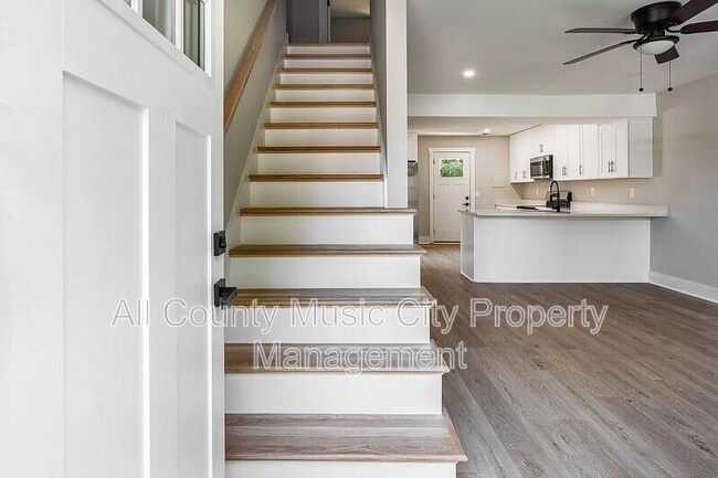 Photo - 1907 S Lyle Ln