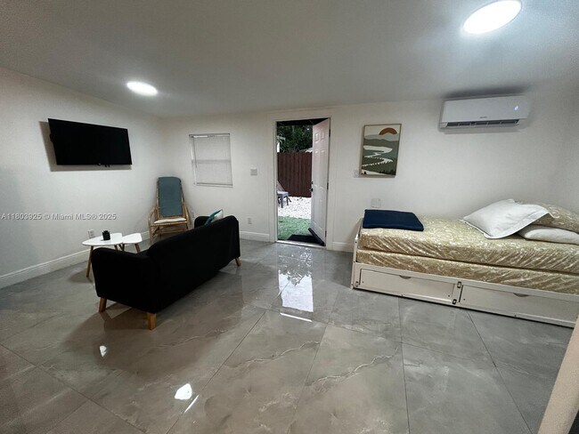 Photo - 1945 NW 33rd St Apartamento Unidad 2