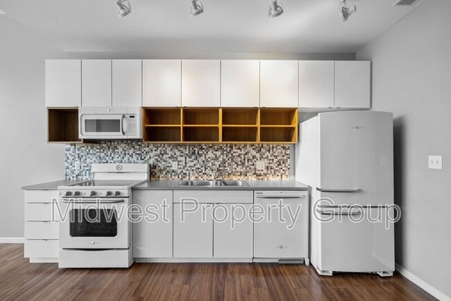 Photo - 4100 Lindell Blvd