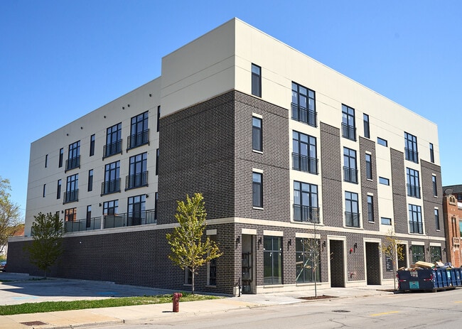 Building Photo - 926 E 43rd St Unit 401 Rental