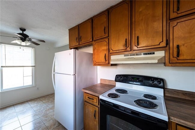 Building Photo - 8173 Magnolia Dr