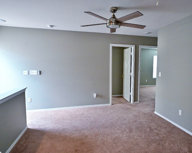 Photo - 7404 Loyalist St