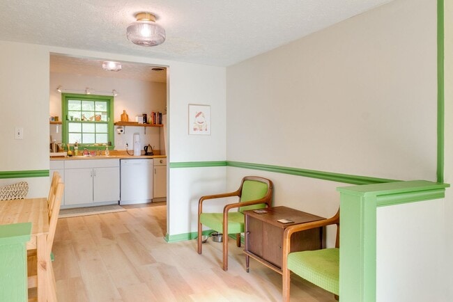 Photo - Convenient to campus and Five Points- Jamestown condo for rent