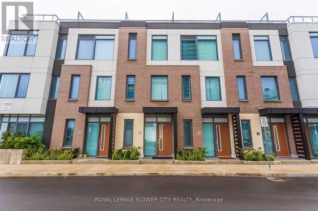 Photo - 1050 Portage Pkwy