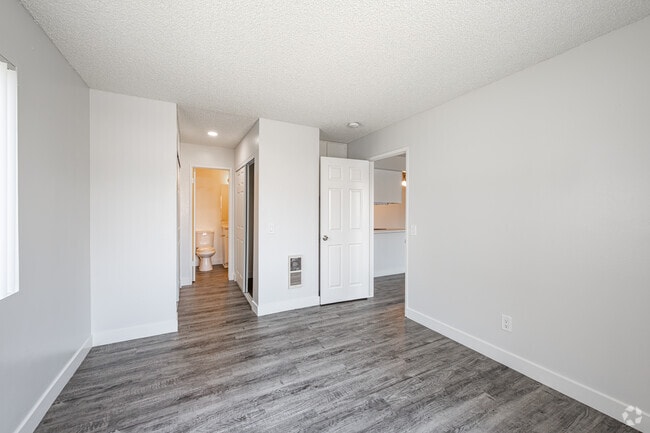 2BR, 2BA - 850SF - Primary Bedroom
