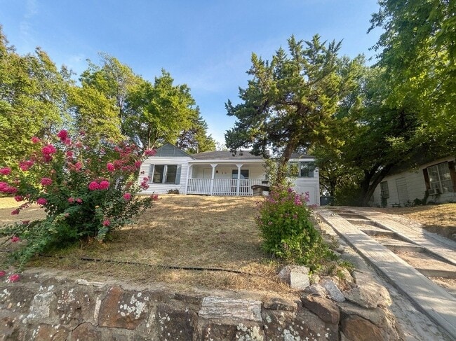 Photo - 314 W Clarendon Dr