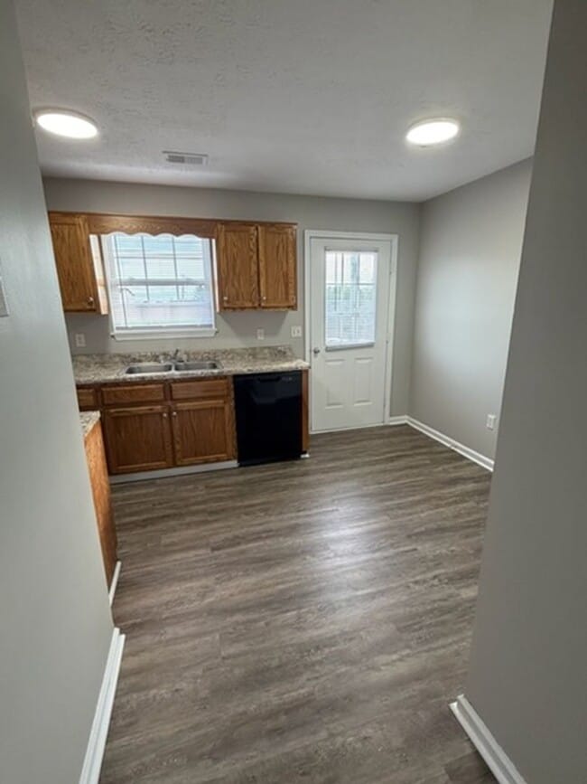 Photo - 211 Aqueduct Dr Unit B