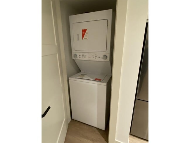 Photo - 19811 75 Ave