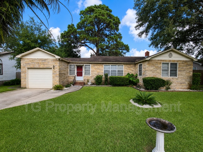 Building Photo - 5135 Astral St
