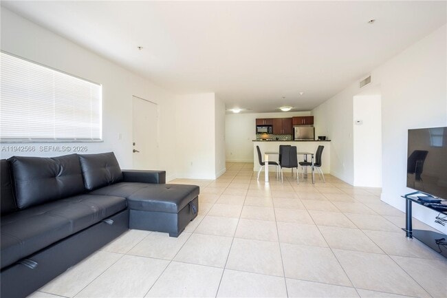 Photo - 4147 Stirling Rd Unit 301