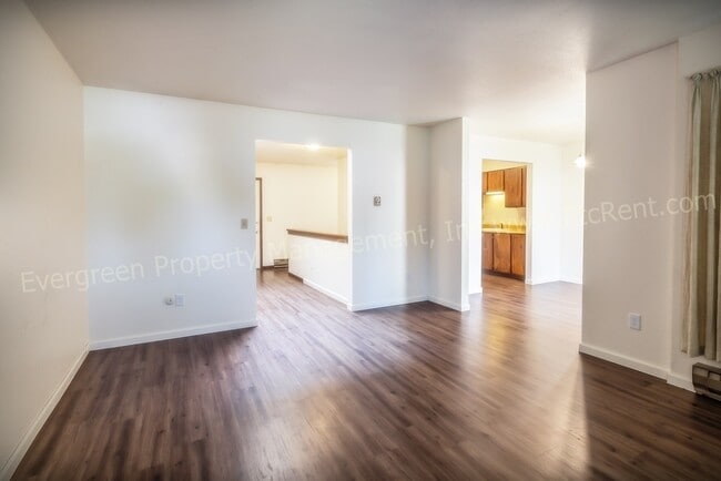 Photo - 904-906 Camelot Ct. Unit 904