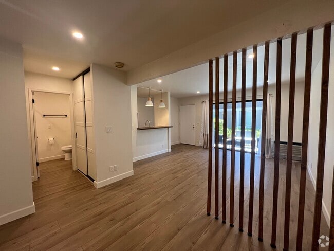 Building Photo - 23 Streamwood Unit 23 Rental