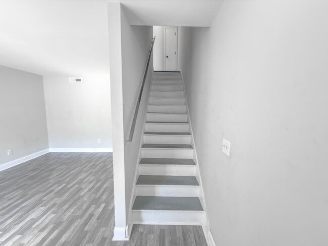 Photo - 2BR Townhome in West Ashley – Prime Location & Fresh Updates!