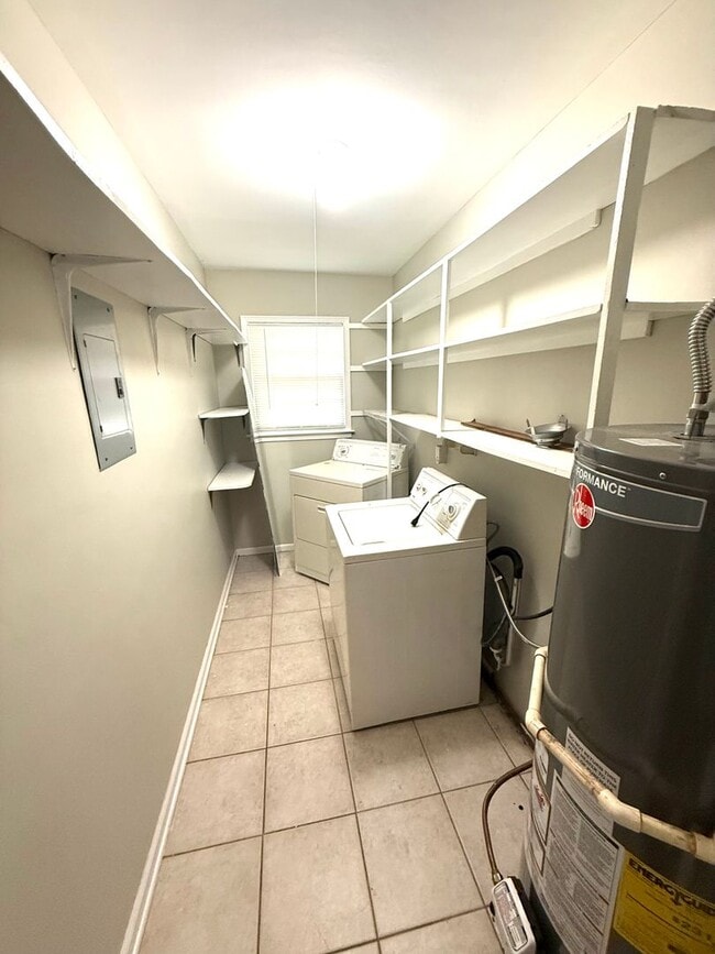 Photo - ** 3 bed 1 bath located in Forest Hills ** Call 334-366-9198 to schedule a self showing