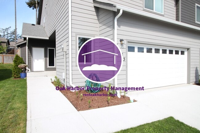 Building Photo - 3 Bed 2.5 Bath - Townhome - Ft Nugent Park - NAS Whidbey