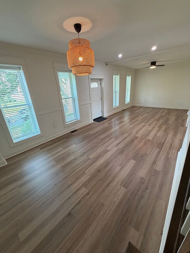 Photo - 1262 Indianola Ave