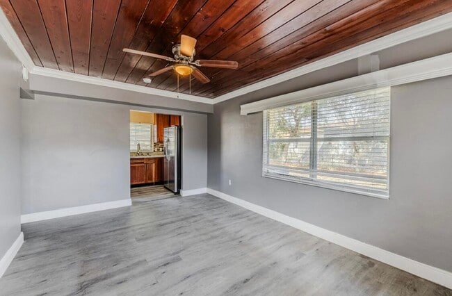 Photo - 112 W 34th St