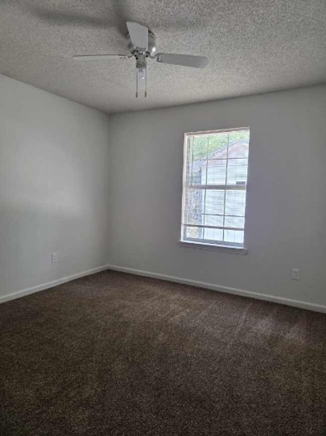 Photo - 4 bedroom beautiful home available now!