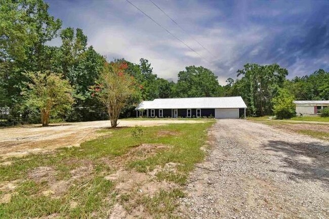 Photo - 232 County Rd