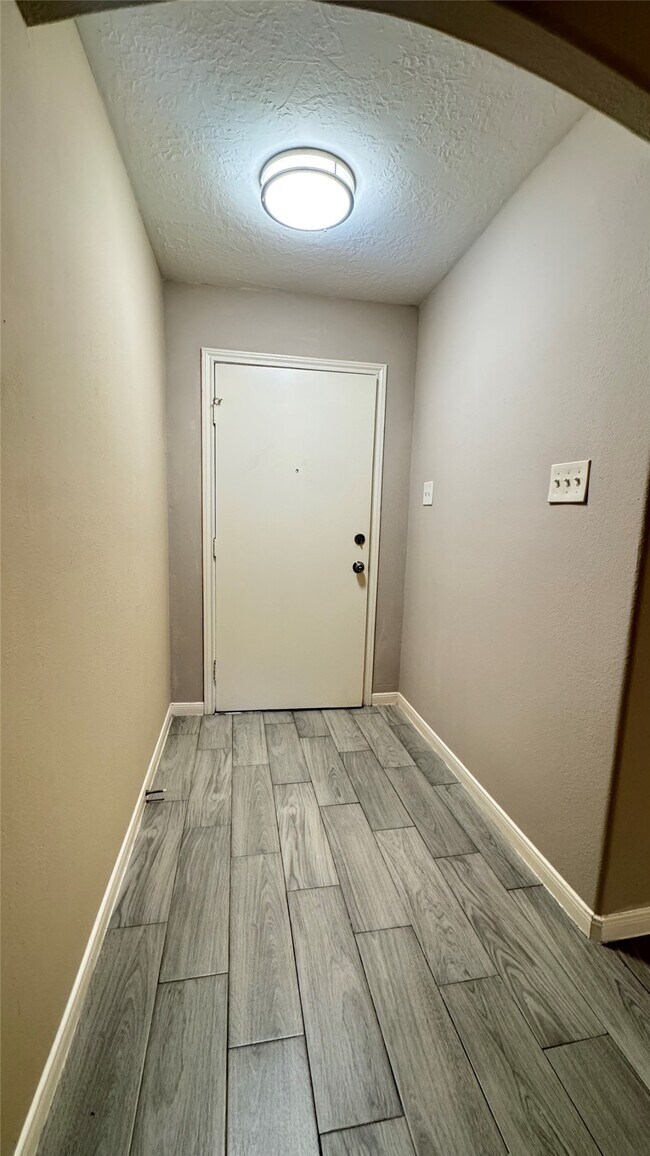 Photo - 3303 Glen Spring Dr