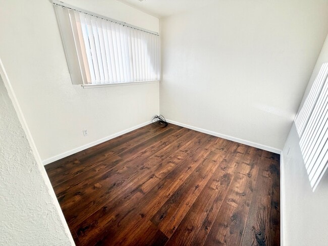 1304 Louis Dr