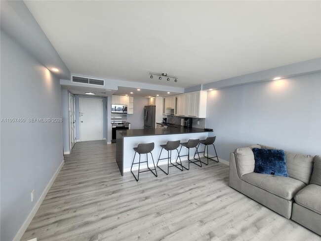 Photo - 3180 S Ocean Dr Unidad 821