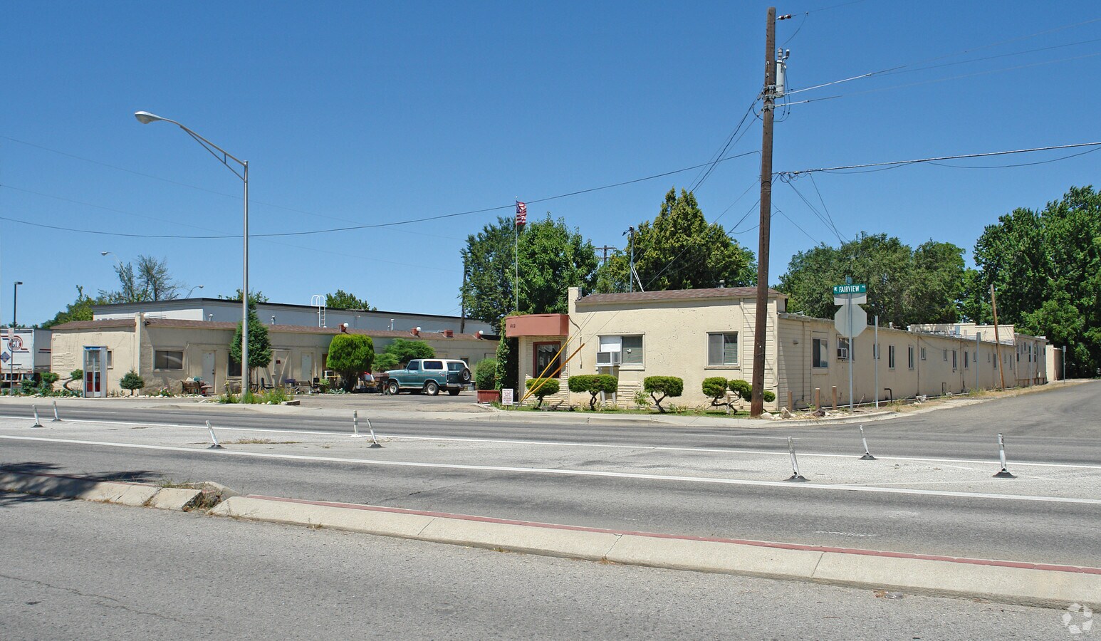 Town & Ranch Apartments - Town & Ranch Apartments